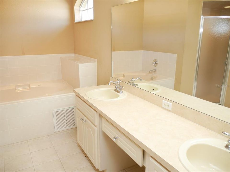 For Sale: $319,900 (3 beds, 2 baths, 1859 Square Feet)