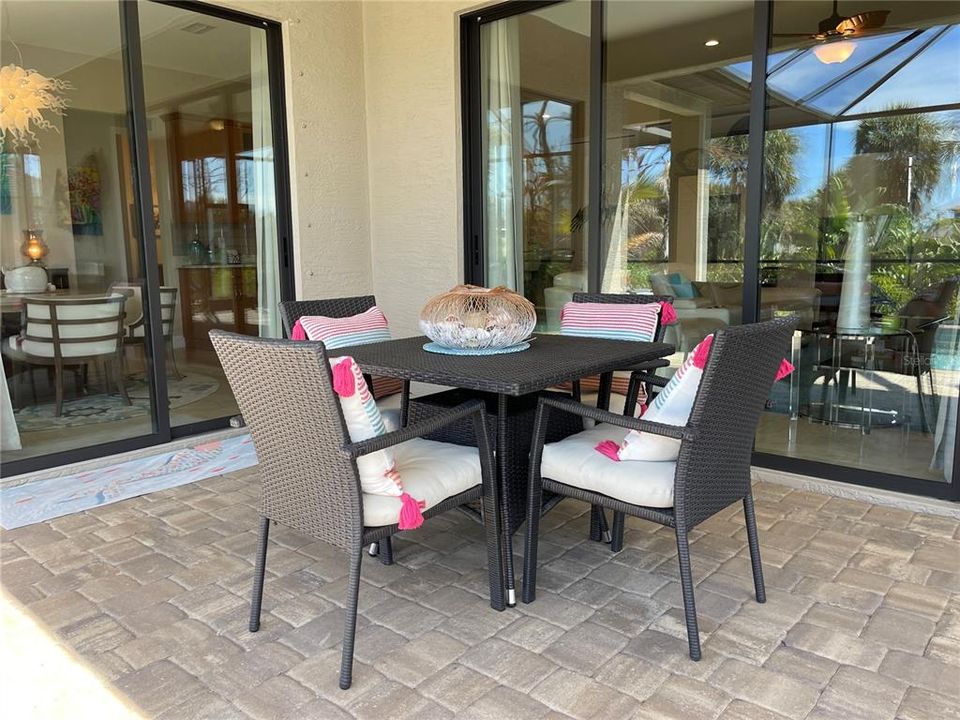 Lanai Dining Area