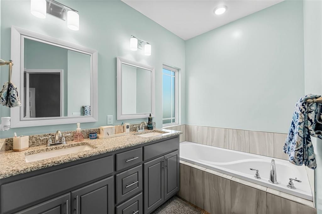 На продажу: $310,000 (3 спален, 2 ванн, 1456 Квадратных фут)