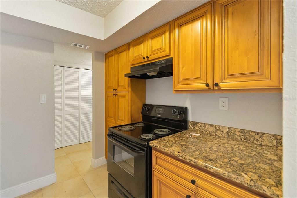 For Rent: $1,500 (2 beds, 2 baths, 976 Square Feet)