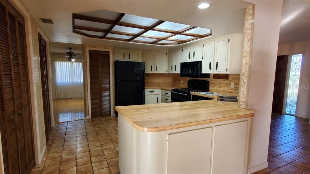 En Venta: $545,000 (3 camas, 2 baños, 2026 Pies cuadrados)