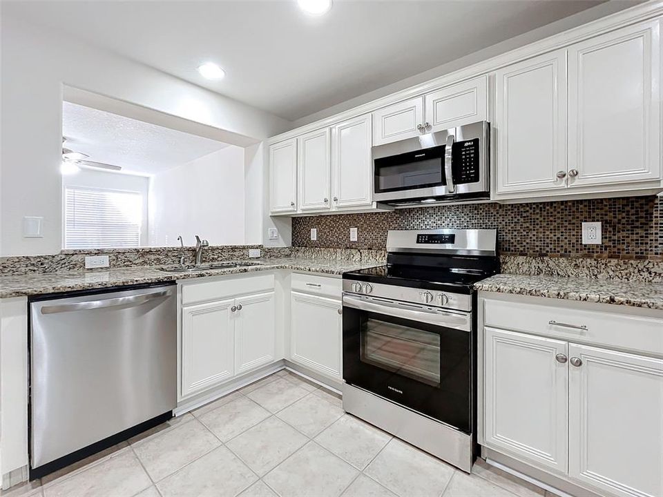 For Sale: $265,000 (2 beds, 1 baths, 1252 Square Feet)