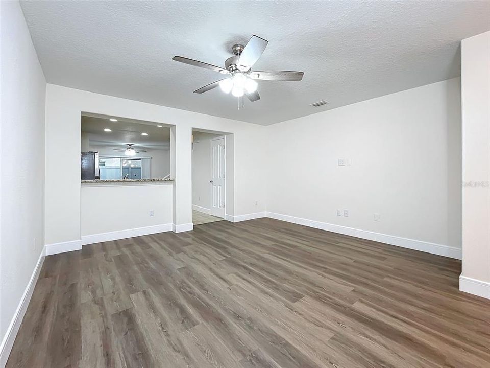 For Sale: $265,000 (2 beds, 1 baths, 1252 Square Feet)