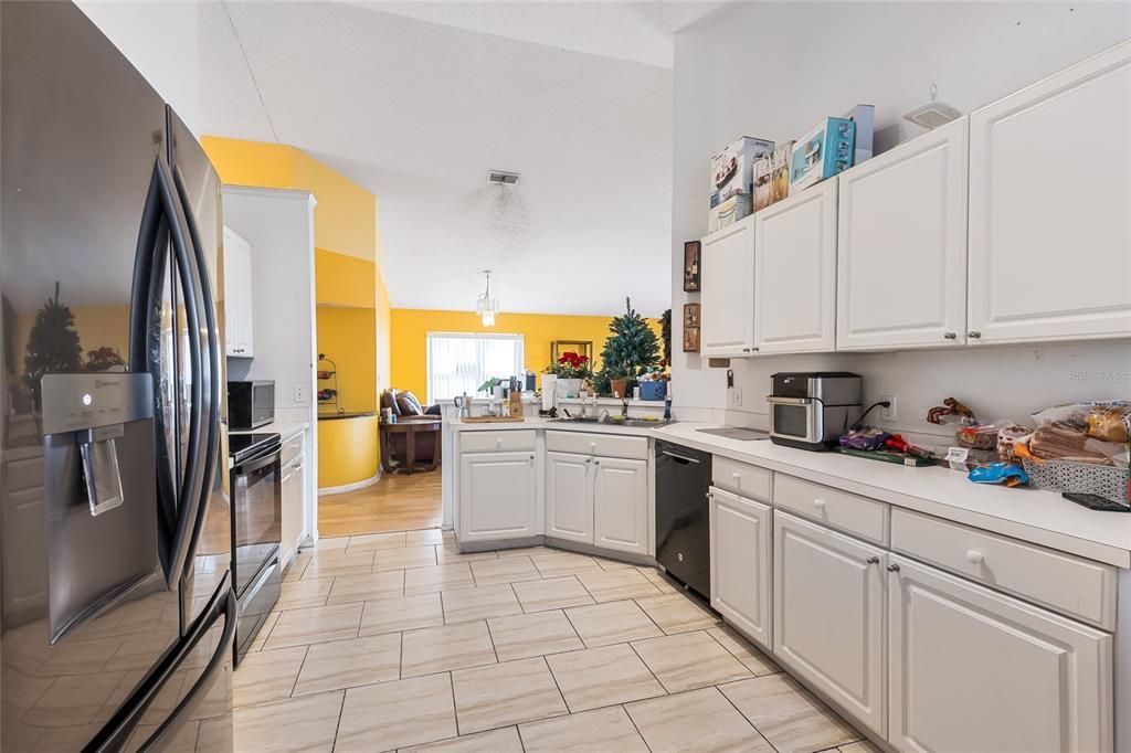 For Sale: $400,000 (4 beds, 2 baths, 1802 Square Feet)