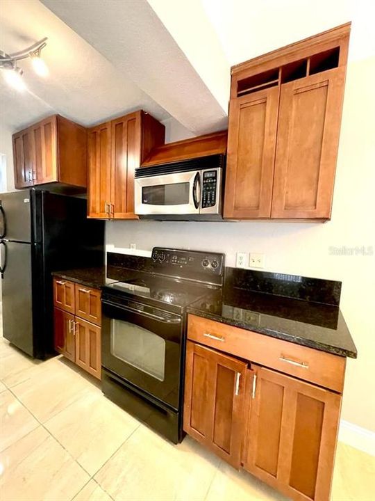 For Sale: $176,000 (1 beds, 1 baths, 754 Square Feet)