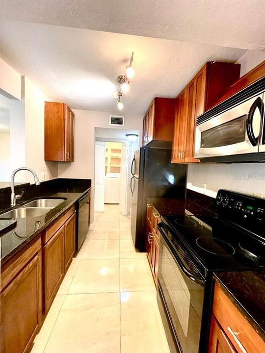 For Sale: $176,000 (1 beds, 1 baths, 754 Square Feet)