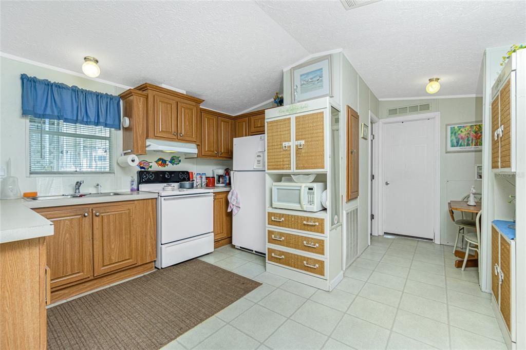 For Sale: $178,000 (2 beds, 2 baths, 784 Square Feet)