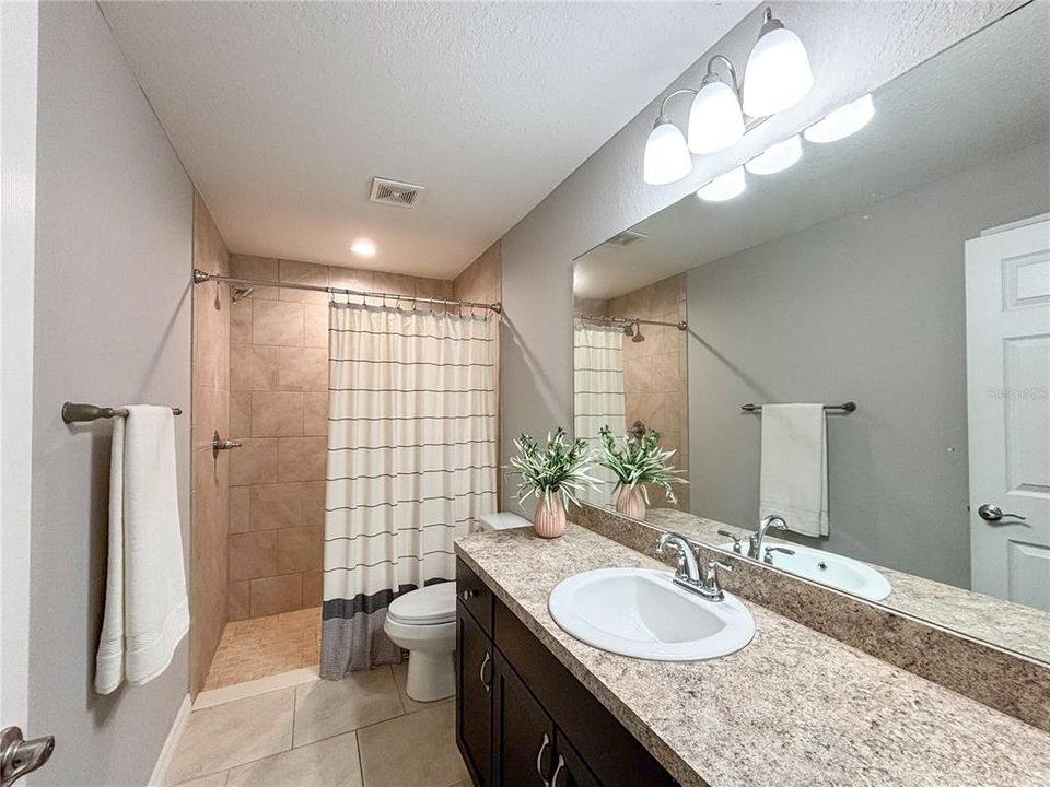 For Sale: $249,900 (3 beds, 2 baths, 1400 Square Feet)