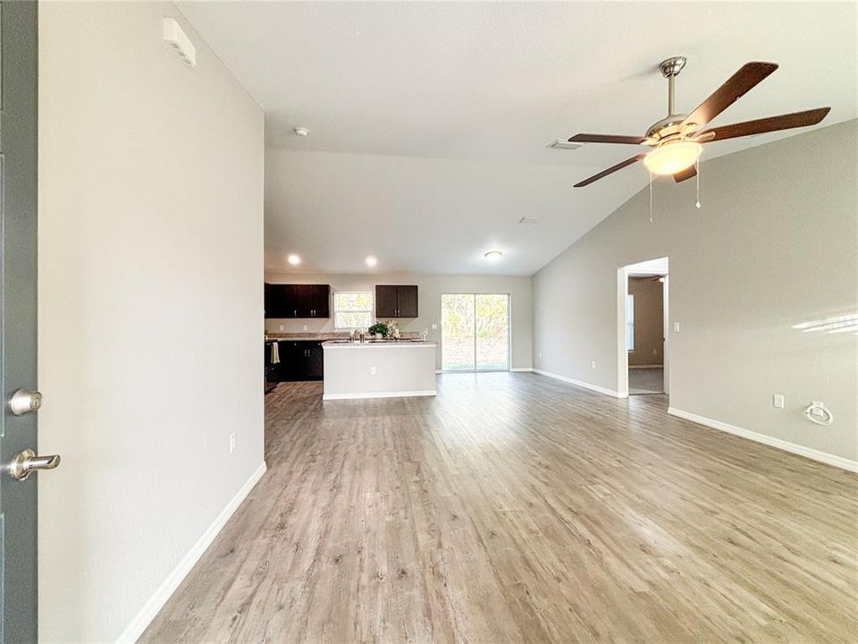 For Sale: $249,900 (3 beds, 2 baths, 1400 Square Feet)