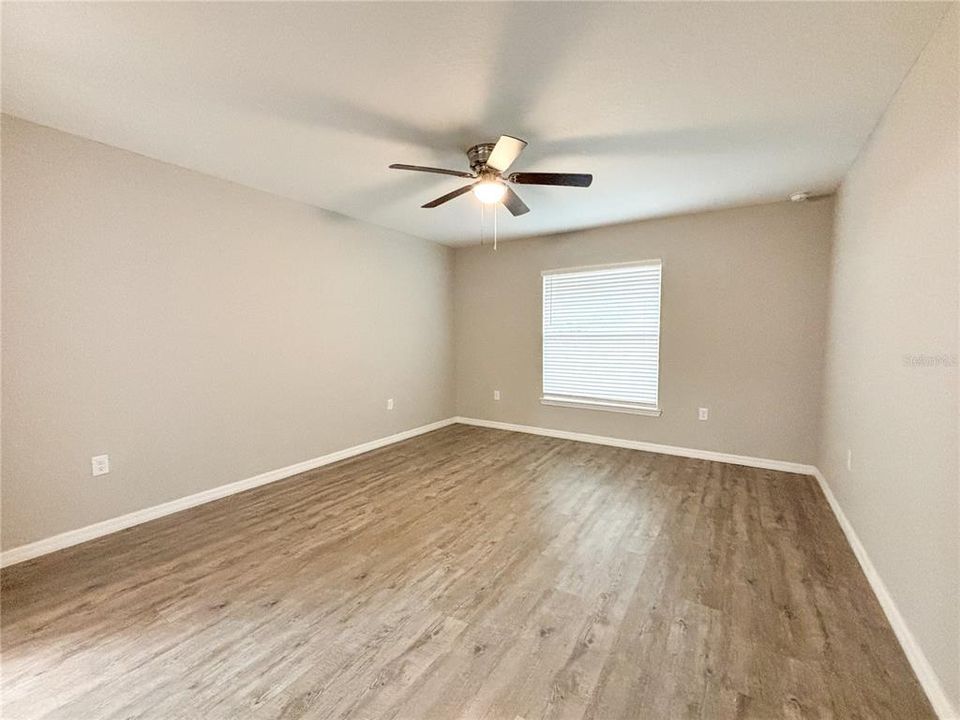 For Sale: $249,900 (3 beds, 2 baths, 1400 Square Feet)