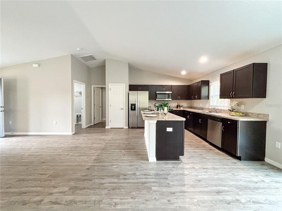 For Sale: $249,900 (3 beds, 2 baths, 1400 Square Feet)