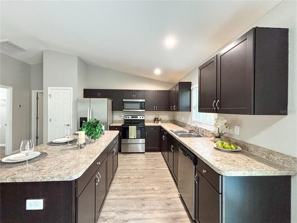 For Sale: $249,900 (3 beds, 2 baths, 1400 Square Feet)