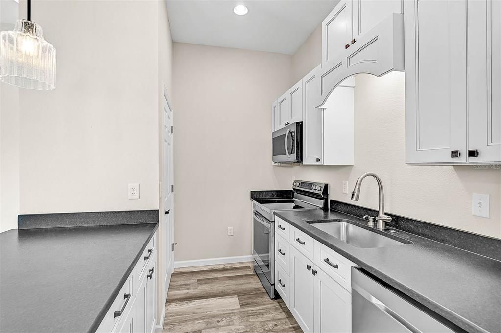 For Sale: $459,900 (1 beds, 1 baths, 745 Square Feet)