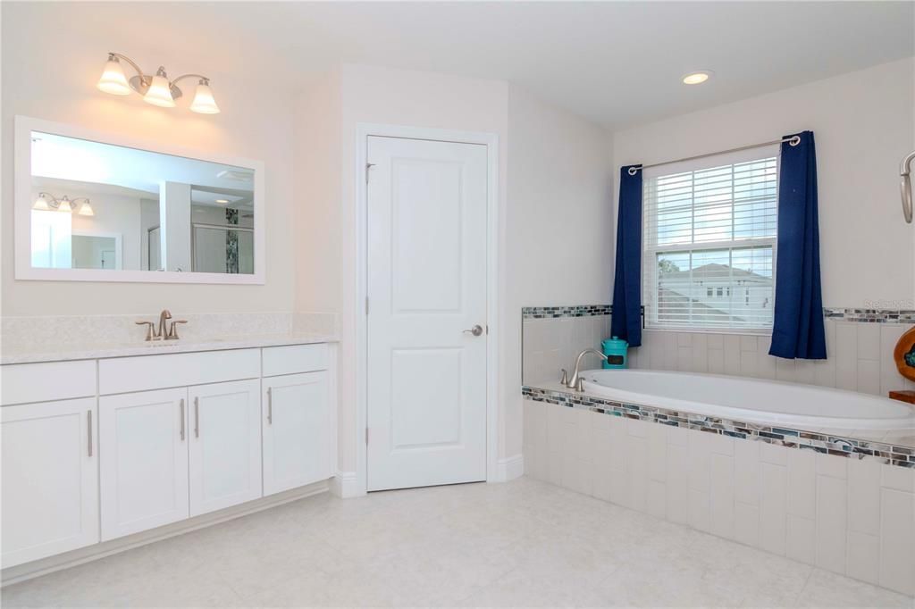 EnSuite Bathroom With Dual/Separate Sinks