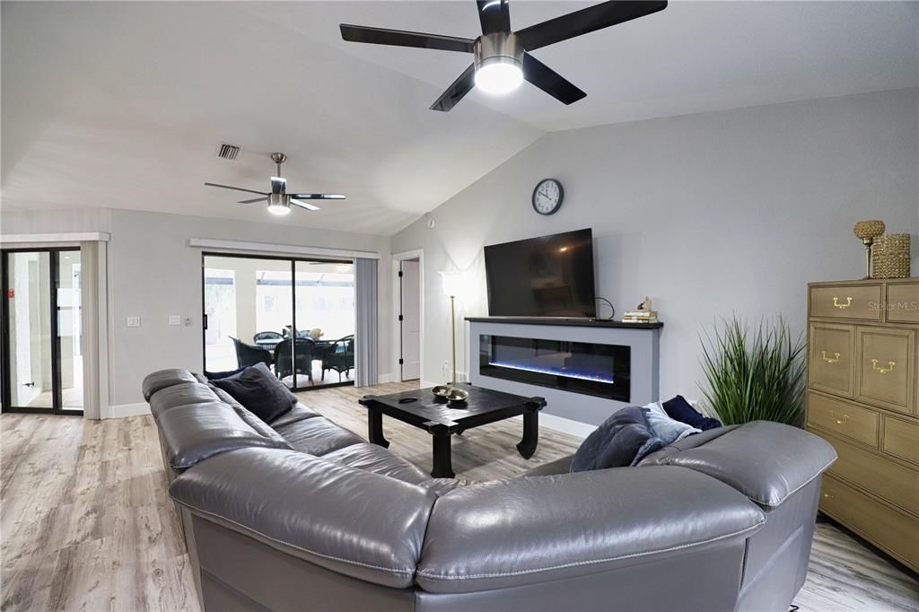 For Sale: $618,000 (3 beds, 2 baths, 1853 Square Feet)