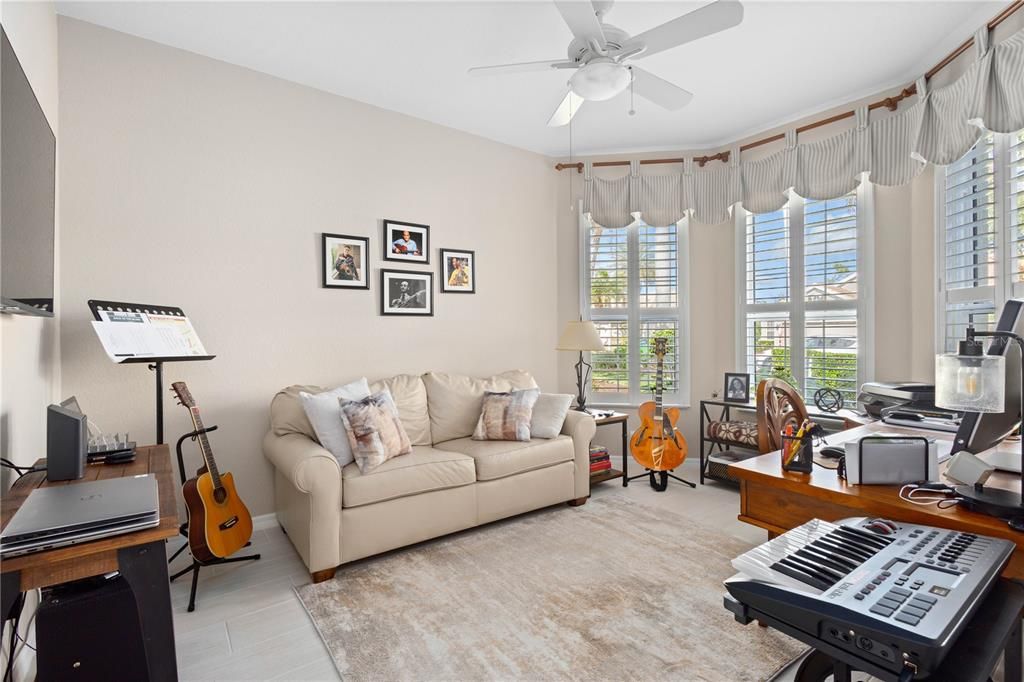 Active With Contract: $458,000 (2 beds, 2 baths, 1746 Square Feet)