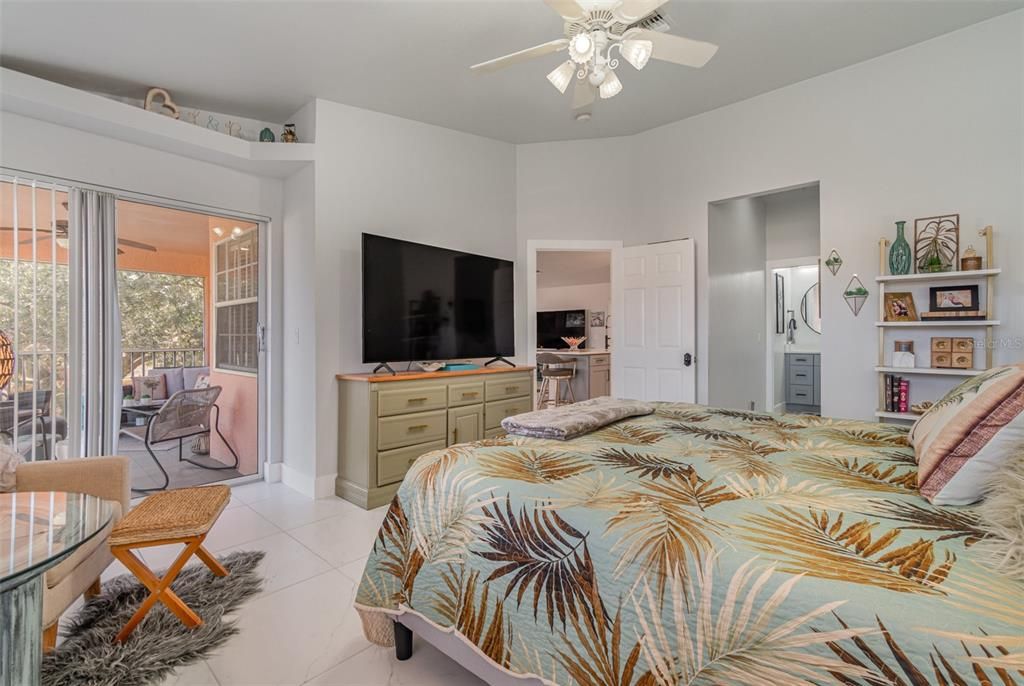 Primary bedroom with access to lanai and ensuite Bath