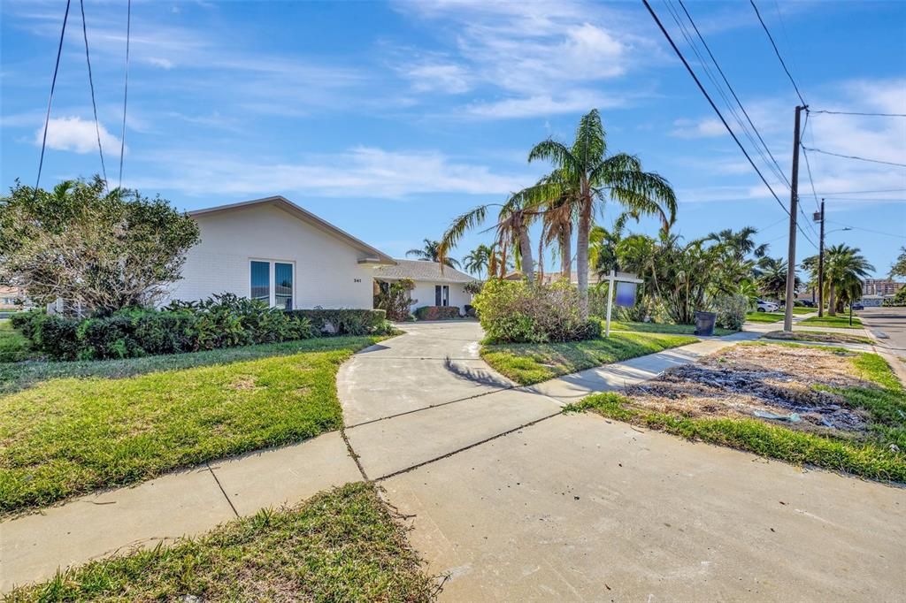 For Sale: $1,350,000 (3 beds, 2 baths, 2271 Square Feet)