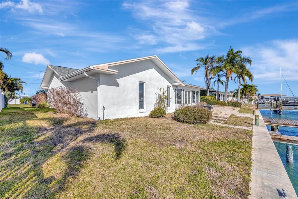 For Sale: $1,350,000 (3 beds, 2 baths, 2271 Square Feet)