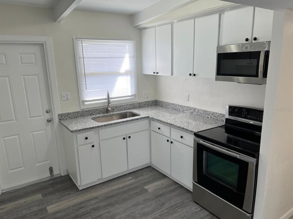 For Sale: $350,000 (3 beds, 2 baths, 1176 Square Feet)