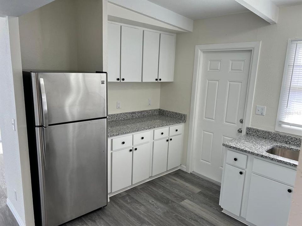 For Sale: $350,000 (3 beds, 2 baths, 1176 Square Feet)