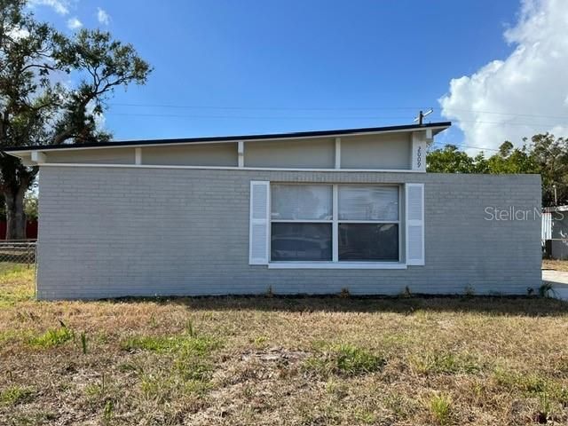 For Sale: $350,000 (3 beds, 2 baths, 1176 Square Feet)