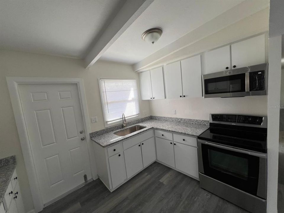 For Sale: $350,000 (3 beds, 2 baths, 1176 Square Feet)