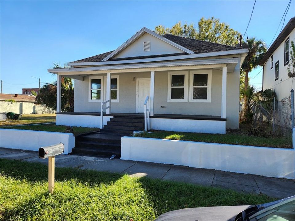 For Sale: $350,000 (3 beds, 2 baths, 1636 Square Feet)