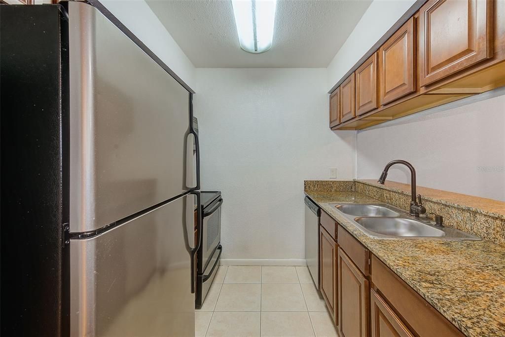 For Sale: $204,900 (2 beds, 1 baths, 884 Square Feet)