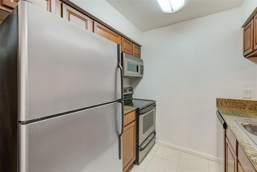 For Sale: $204,900 (2 beds, 1 baths, 884 Square Feet)