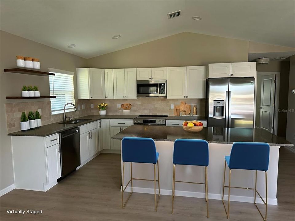 Под контрактом: $224,900 (3 спален, 2 ванн, 1161 Квадратных фут)