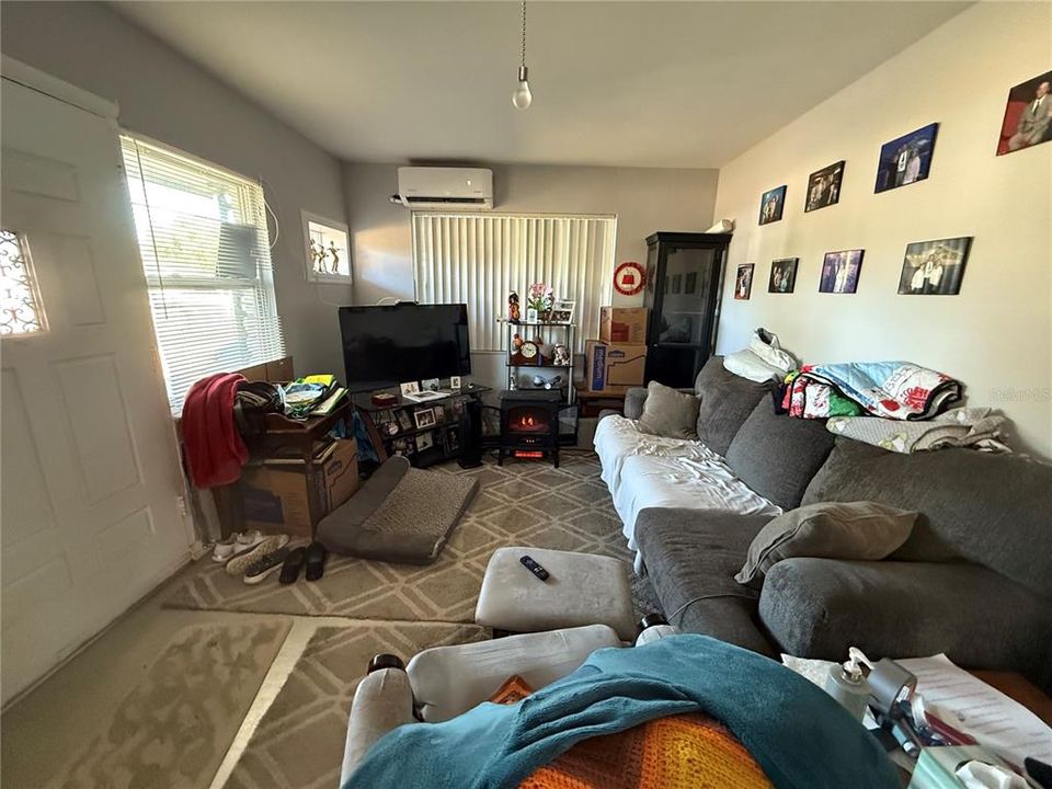 For Sale: $186,000 (3 beds, 1 baths, 940 Square Feet)