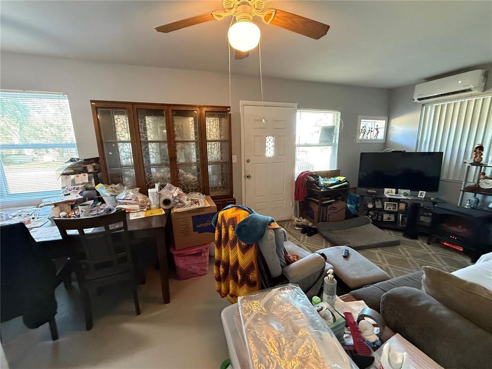 For Sale: $186,000 (3 beds, 1 baths, 940 Square Feet)