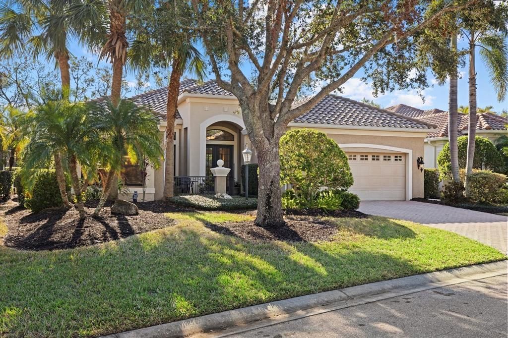 For Sale: $899,500 (3 beds, 3 baths, 2667 Square Feet)