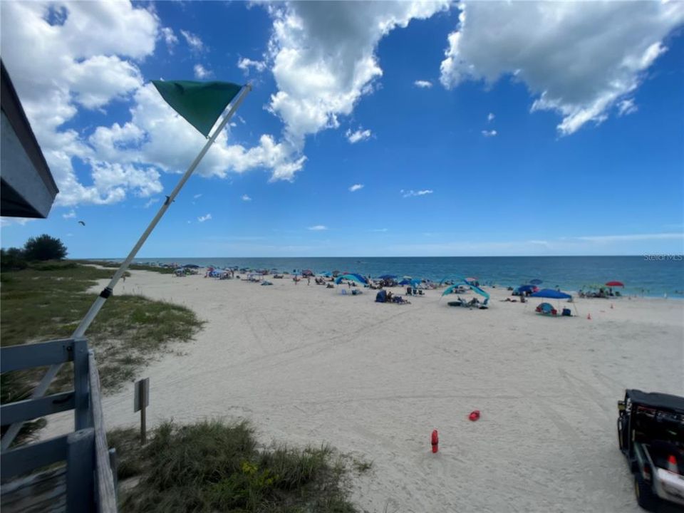 Minutes to two public beaches, Siesta Key and Nokomis.