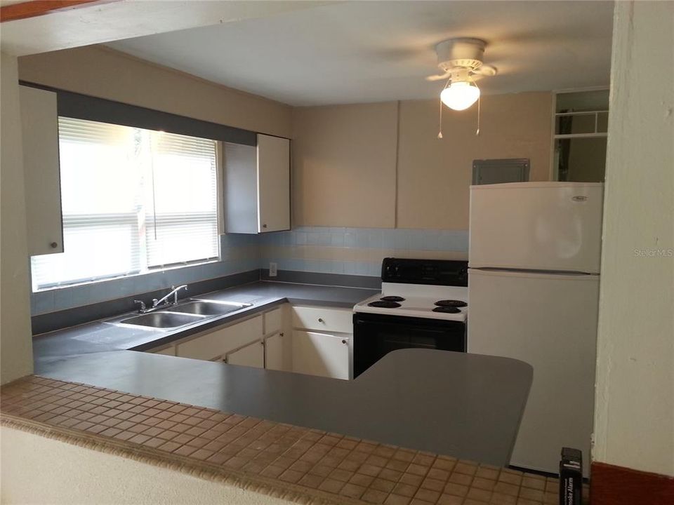 For Sale: $195,000 (2 beds, 1 baths, 1071 Square Feet)