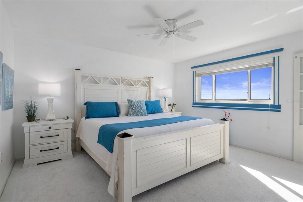 Master Bedroom with GULF front view