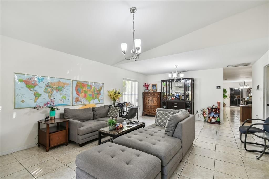 For Sale: $439,000 (3 beds, 2 baths, 1712 Square Feet)