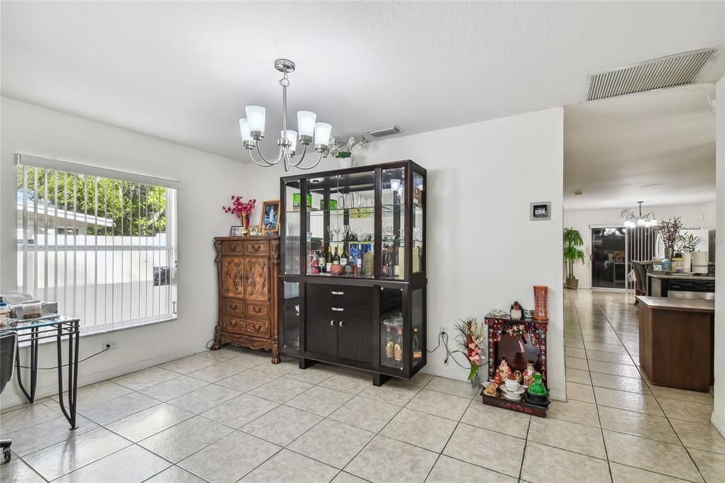 For Sale: $439,000 (3 beds, 2 baths, 1712 Square Feet)