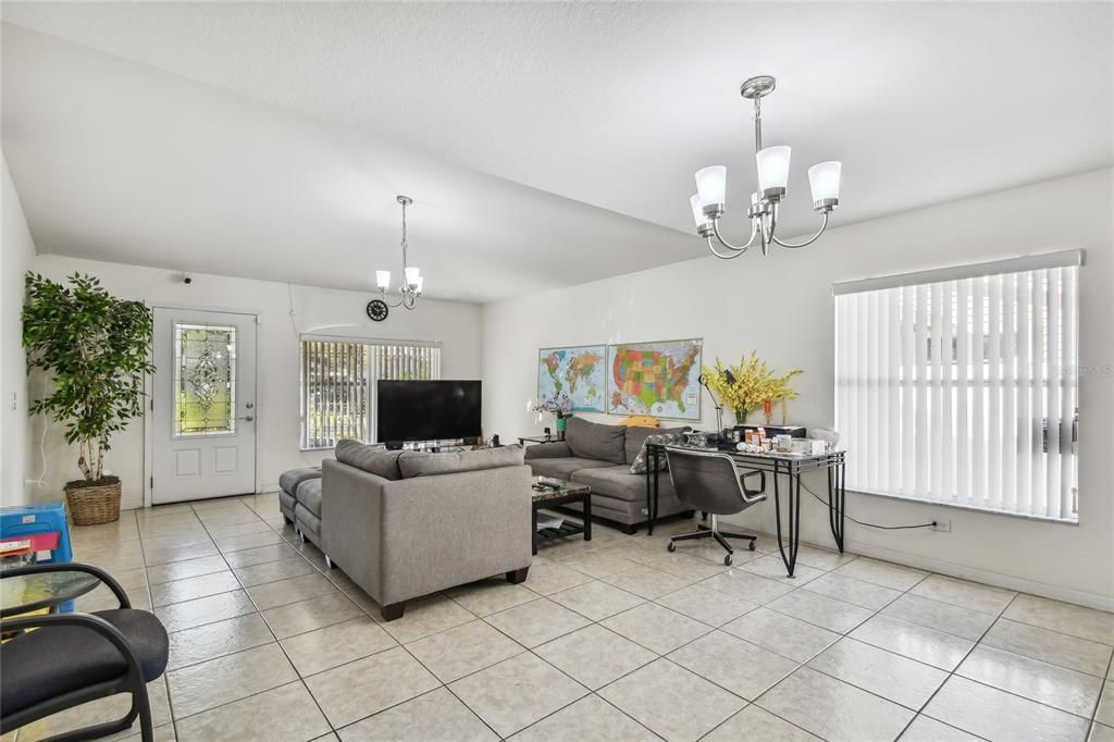 For Sale: $439,000 (3 beds, 2 baths, 1712 Square Feet)