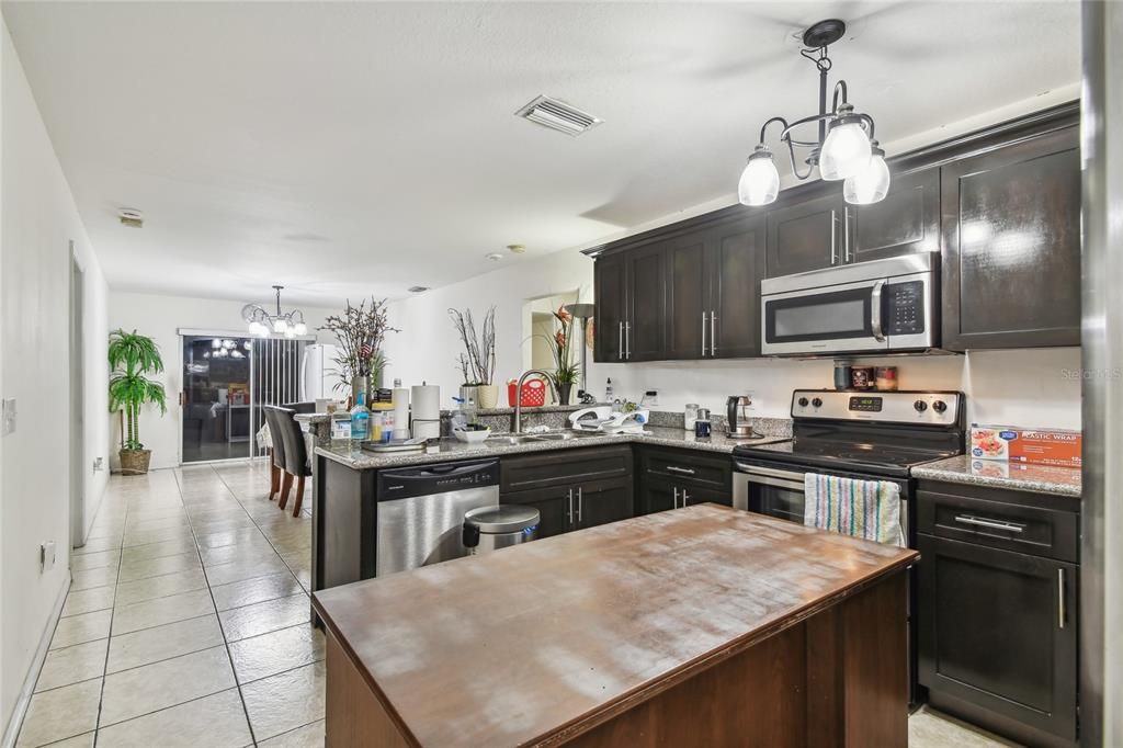 For Sale: $439,000 (3 beds, 2 baths, 1712 Square Feet)