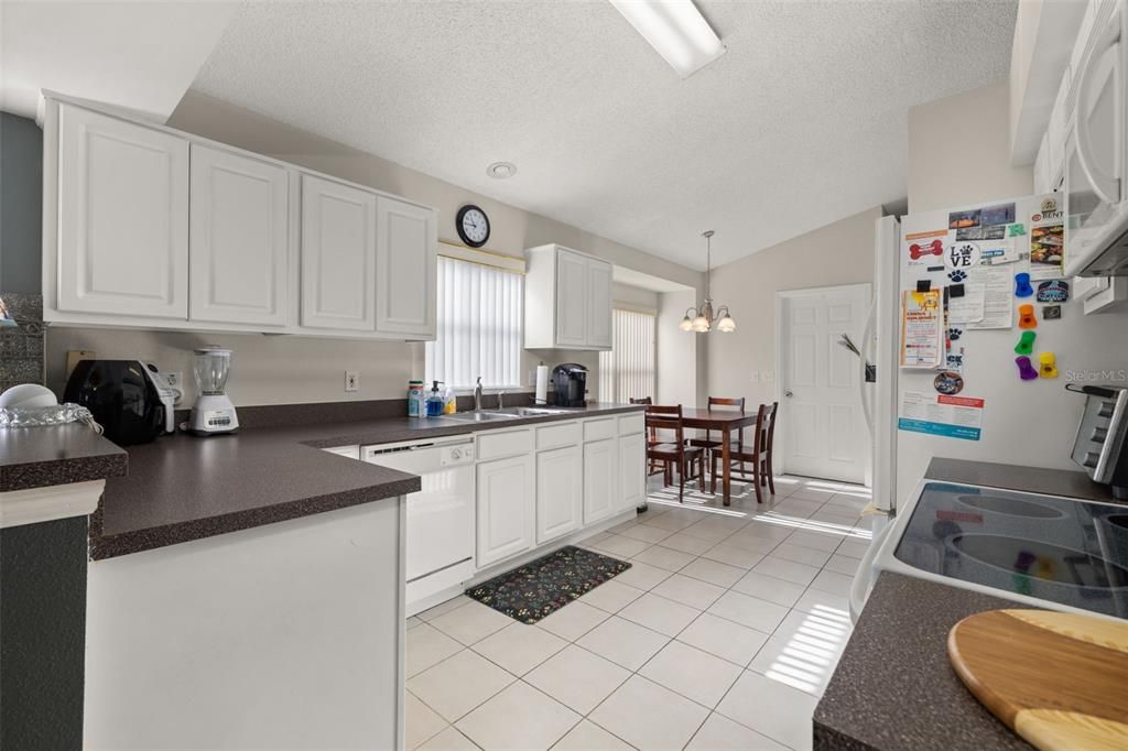 For Sale: $359,000 (3 beds, 2 baths, 1622 Square Feet)