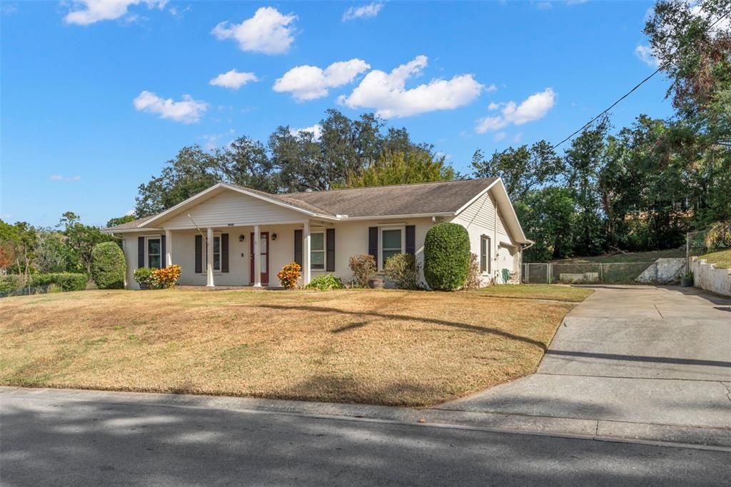 For Sale: $275,000 (3 beds, 2 baths, 1648 Square Feet)