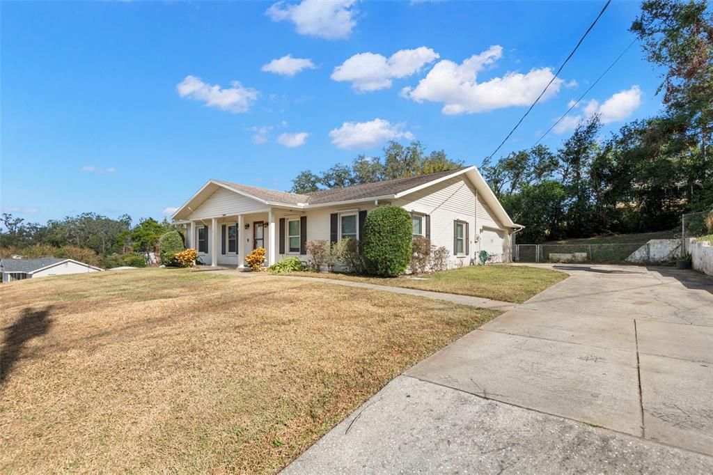 For Sale: $275,000 (3 beds, 2 baths, 1648 Square Feet)