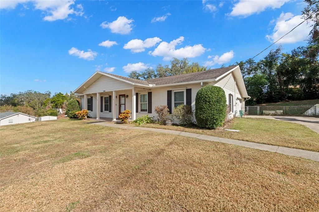 For Sale: $275,000 (3 beds, 2 baths, 1648 Square Feet)