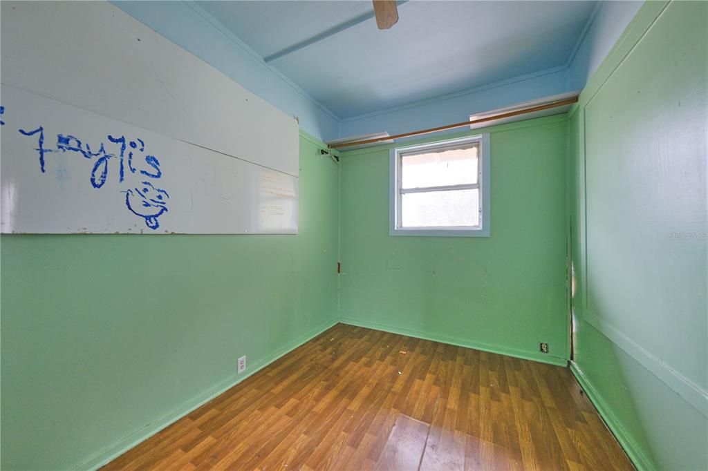 For Sale: $139,000 (2 beds, 1 baths, 968 Square Feet)