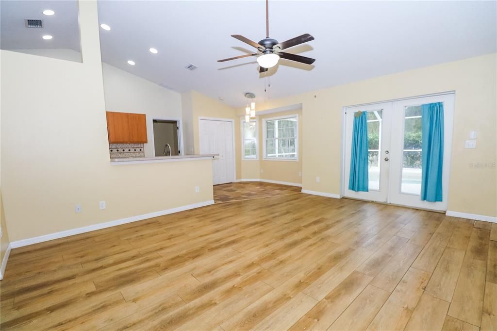 Living Room/Entryway