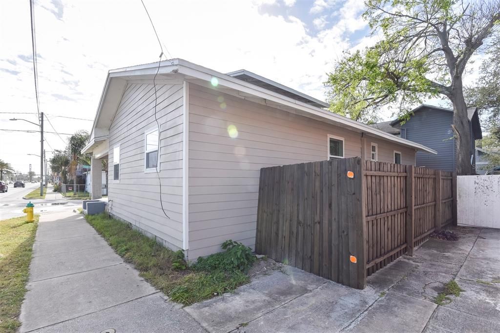 For Sale: $375,000 (3 beds, 2 baths, 2214 Square Feet)