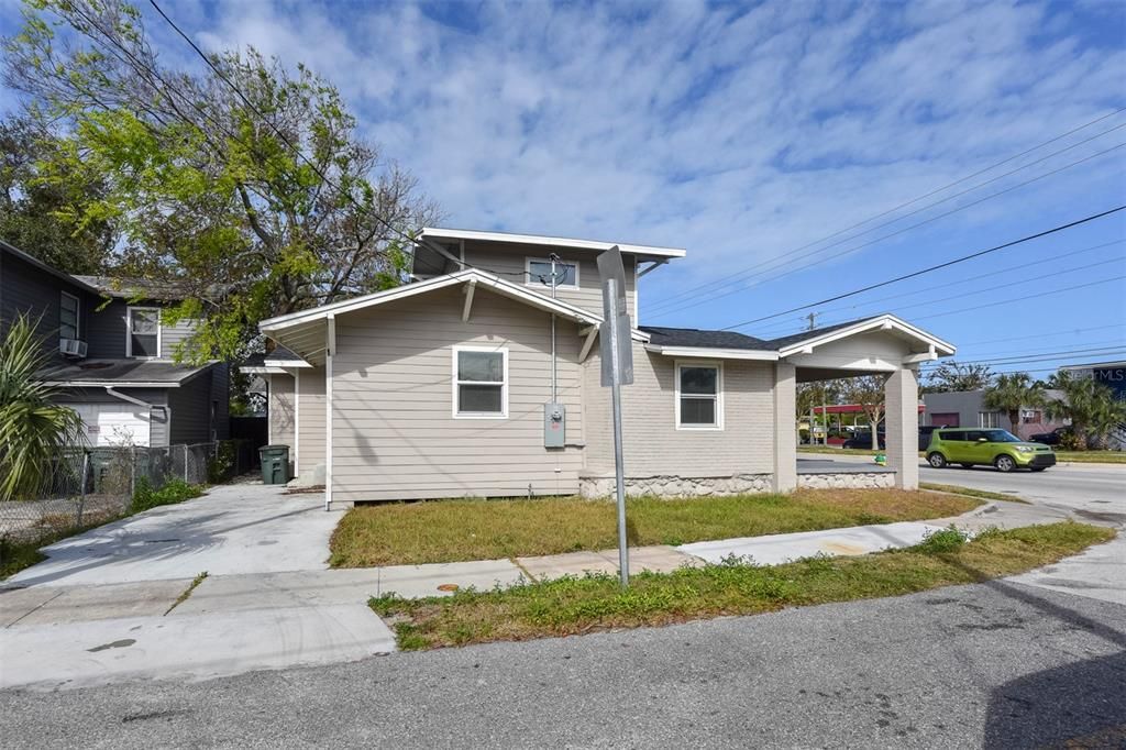 For Sale: $375,000 (3 beds, 2 baths, 2214 Square Feet)