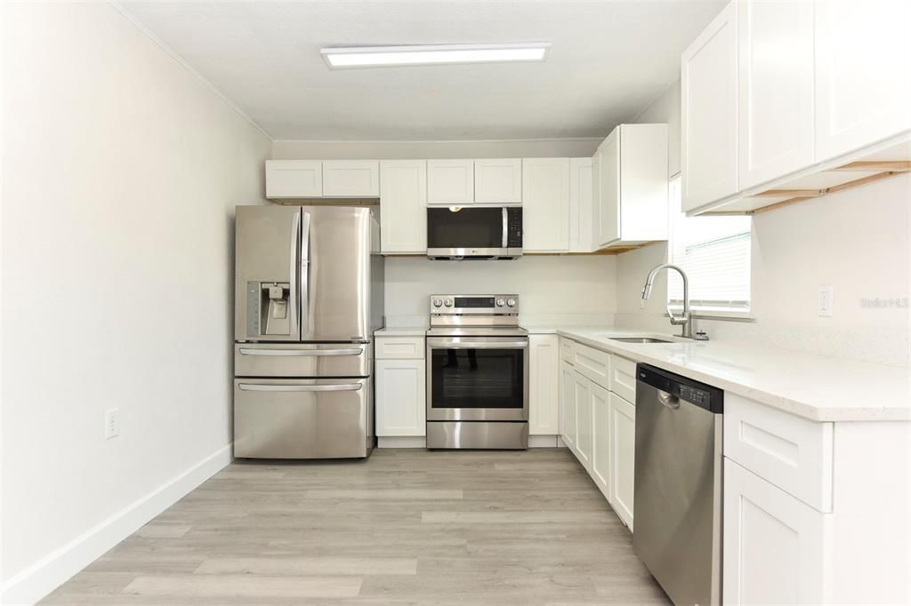 For Sale: $375,000 (3 beds, 2 baths, 2214 Square Feet)